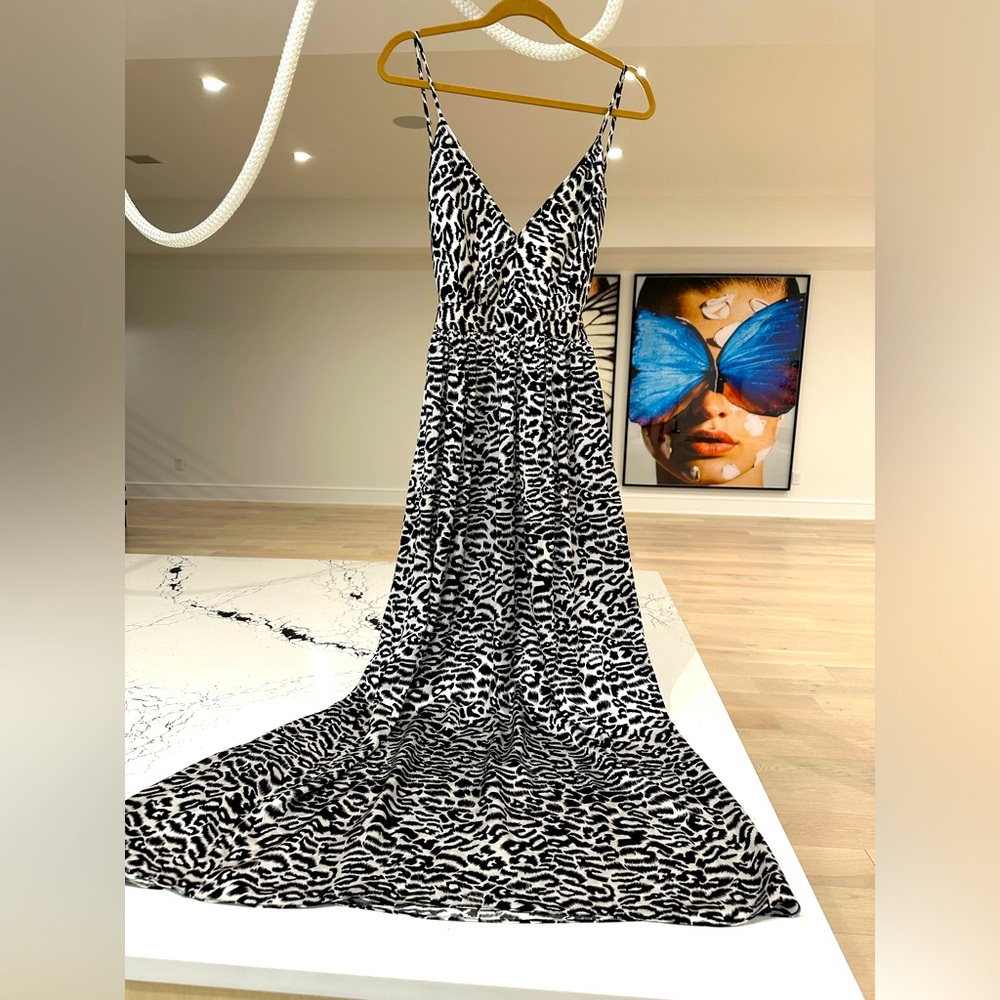 Contrarian 💯 silk long maxi dress in size 4